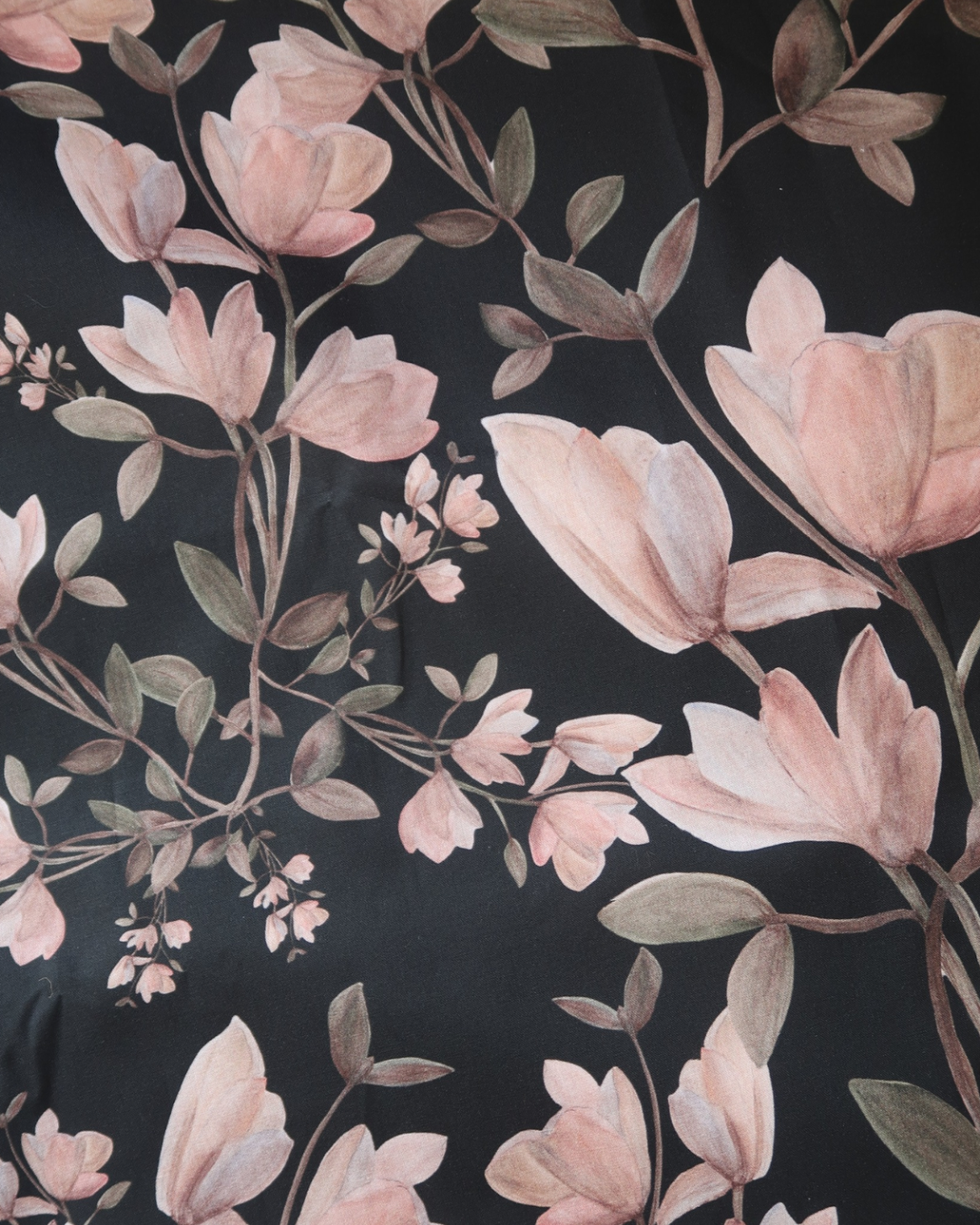 Tissu cretonne Magnolias sur fond noir