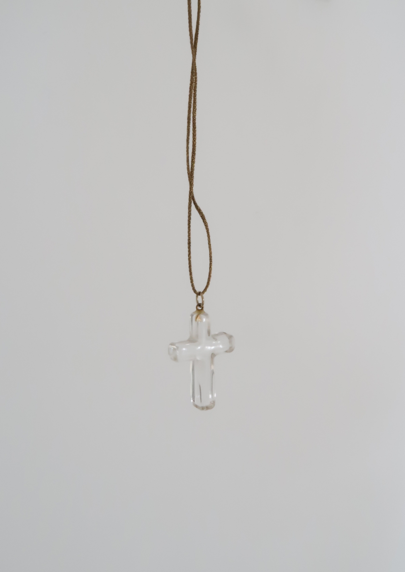 Croix ancienne en verre