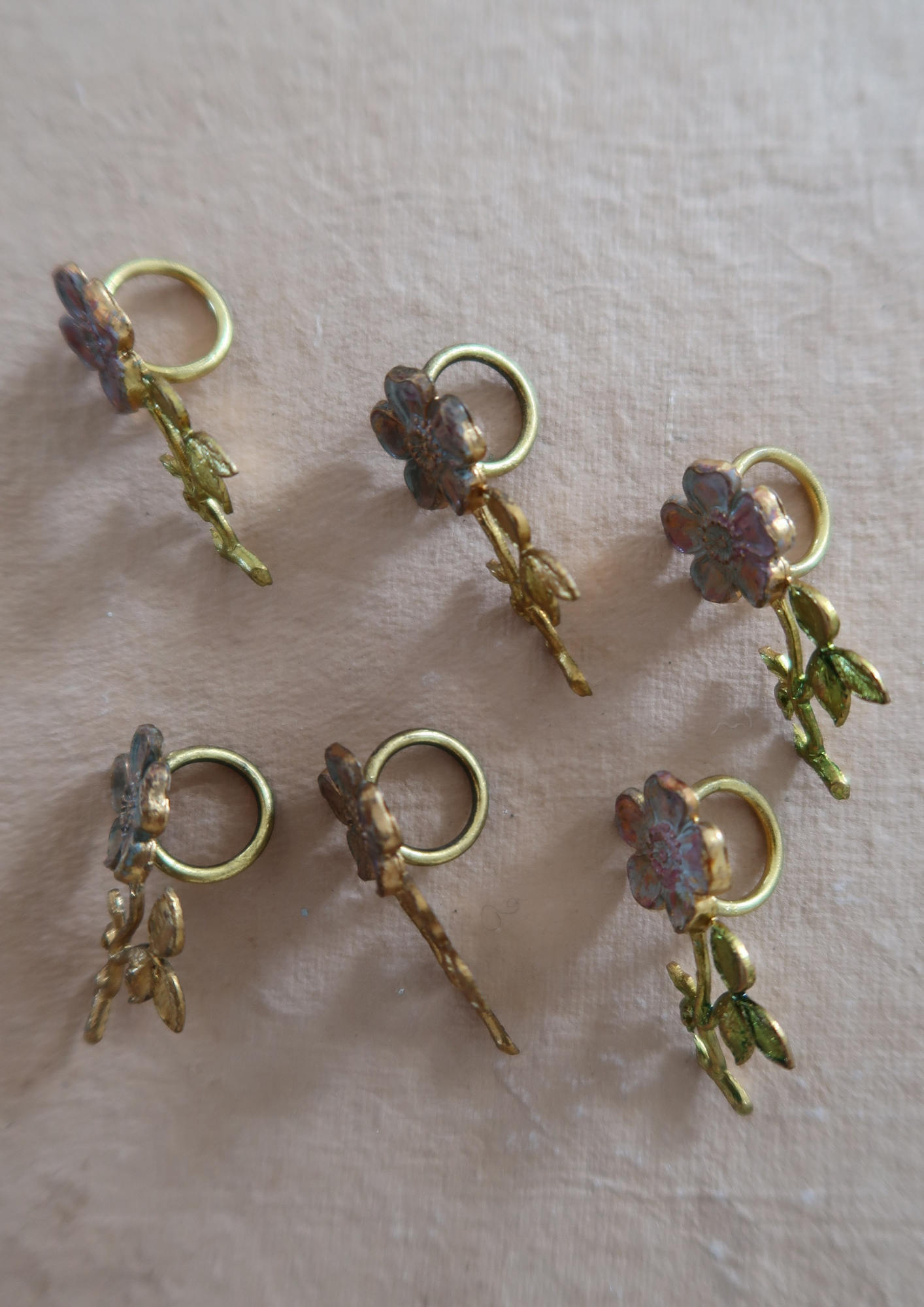 Petites fleurs en laiton doré (lot de 6)