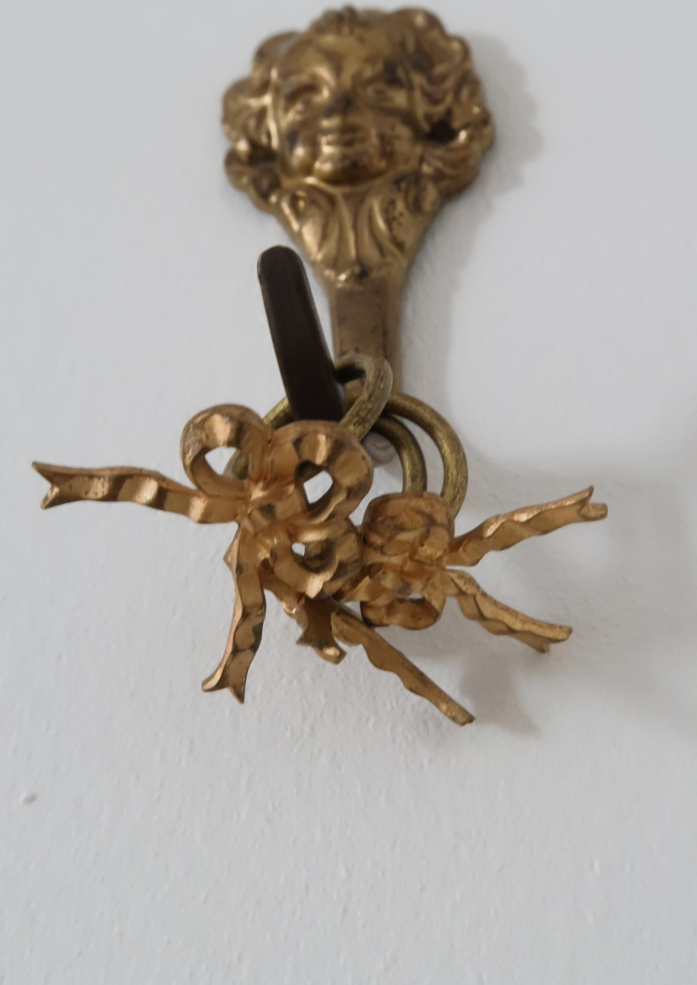 Caches clous anciens