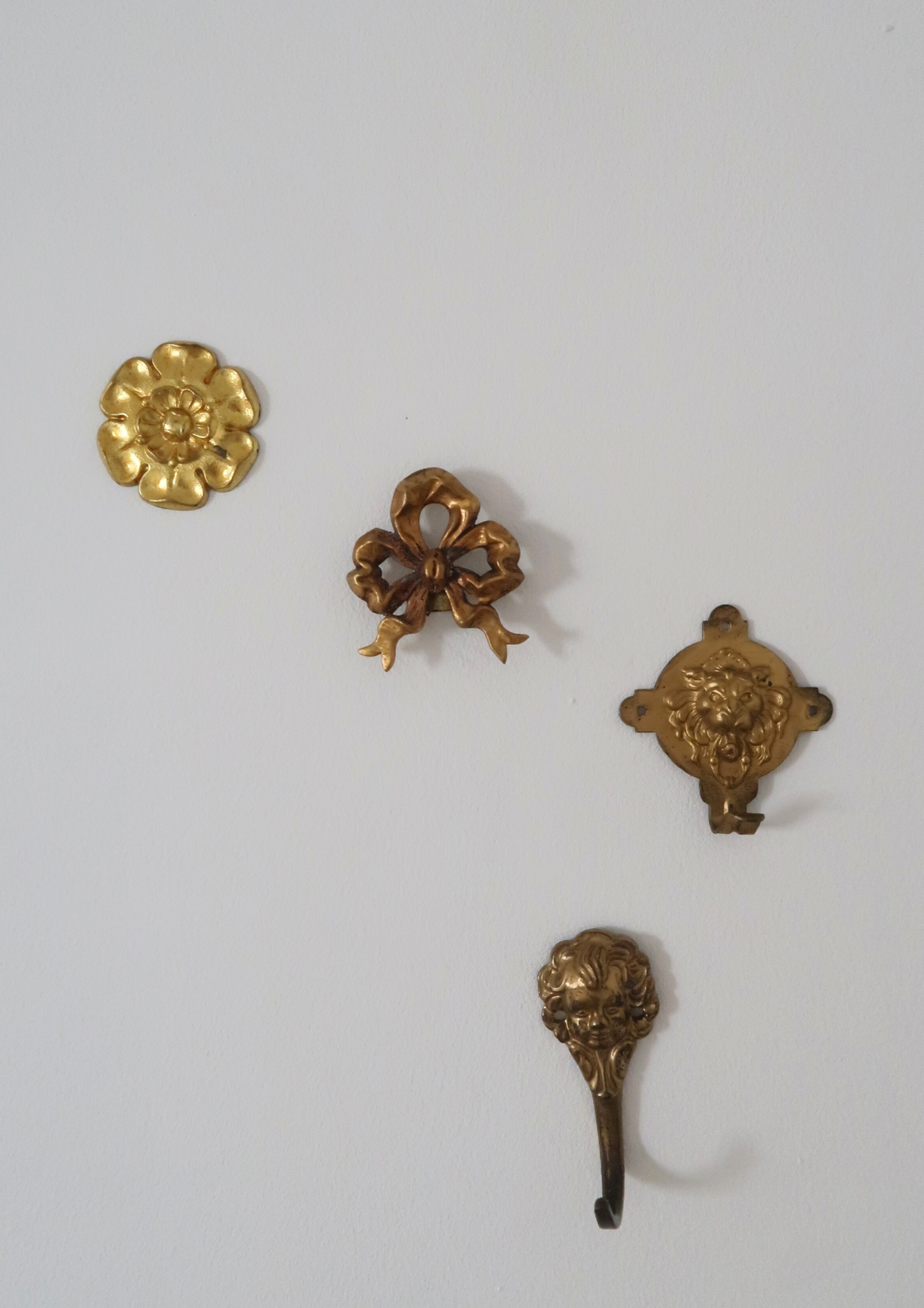 Caches clous anciens