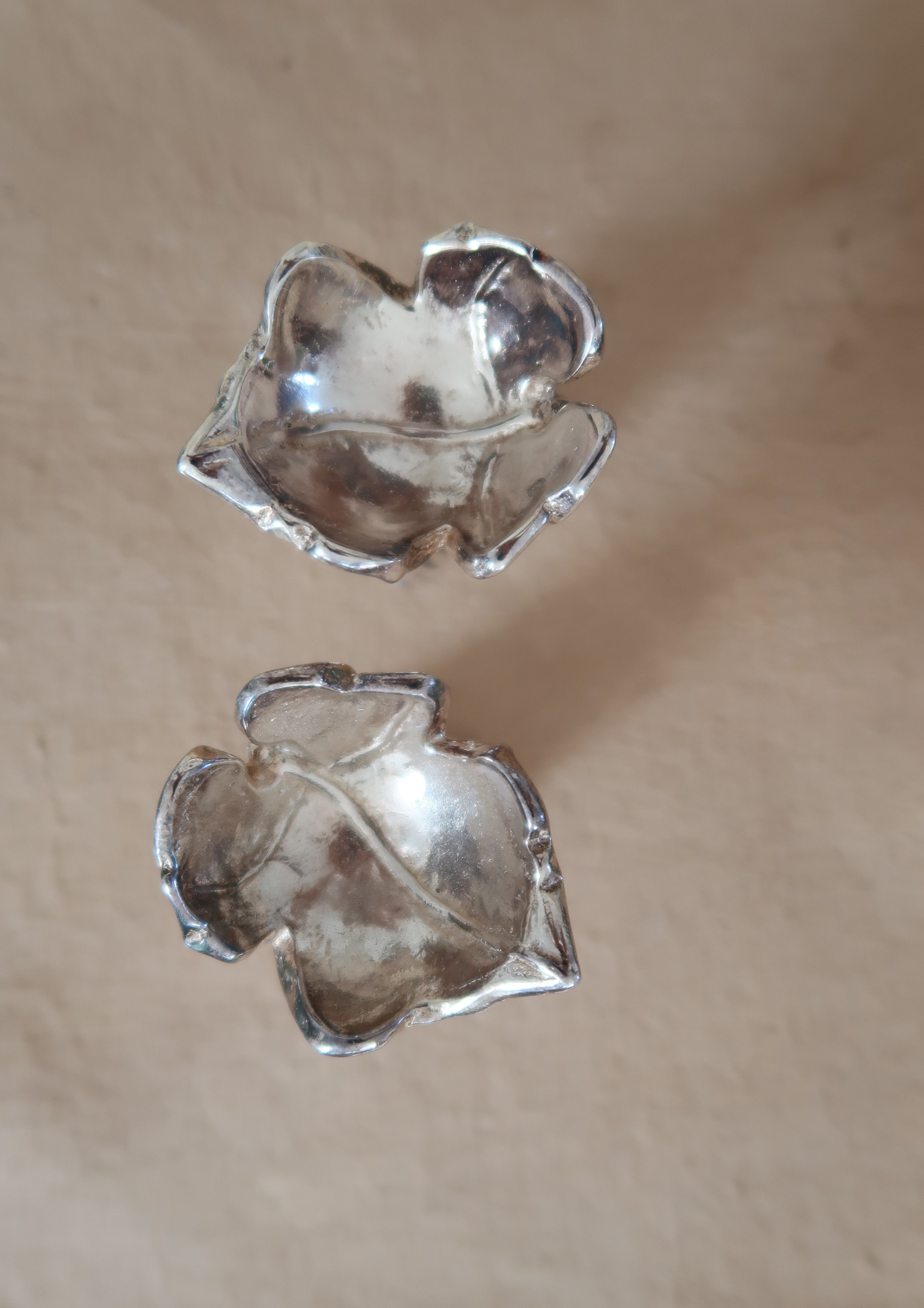 Objet ancien feuille de vigne en métal argenté