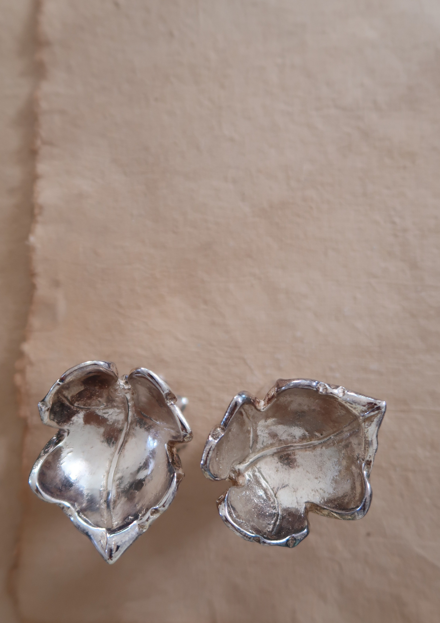 Objet ancien feuille de vigne en métal argenté