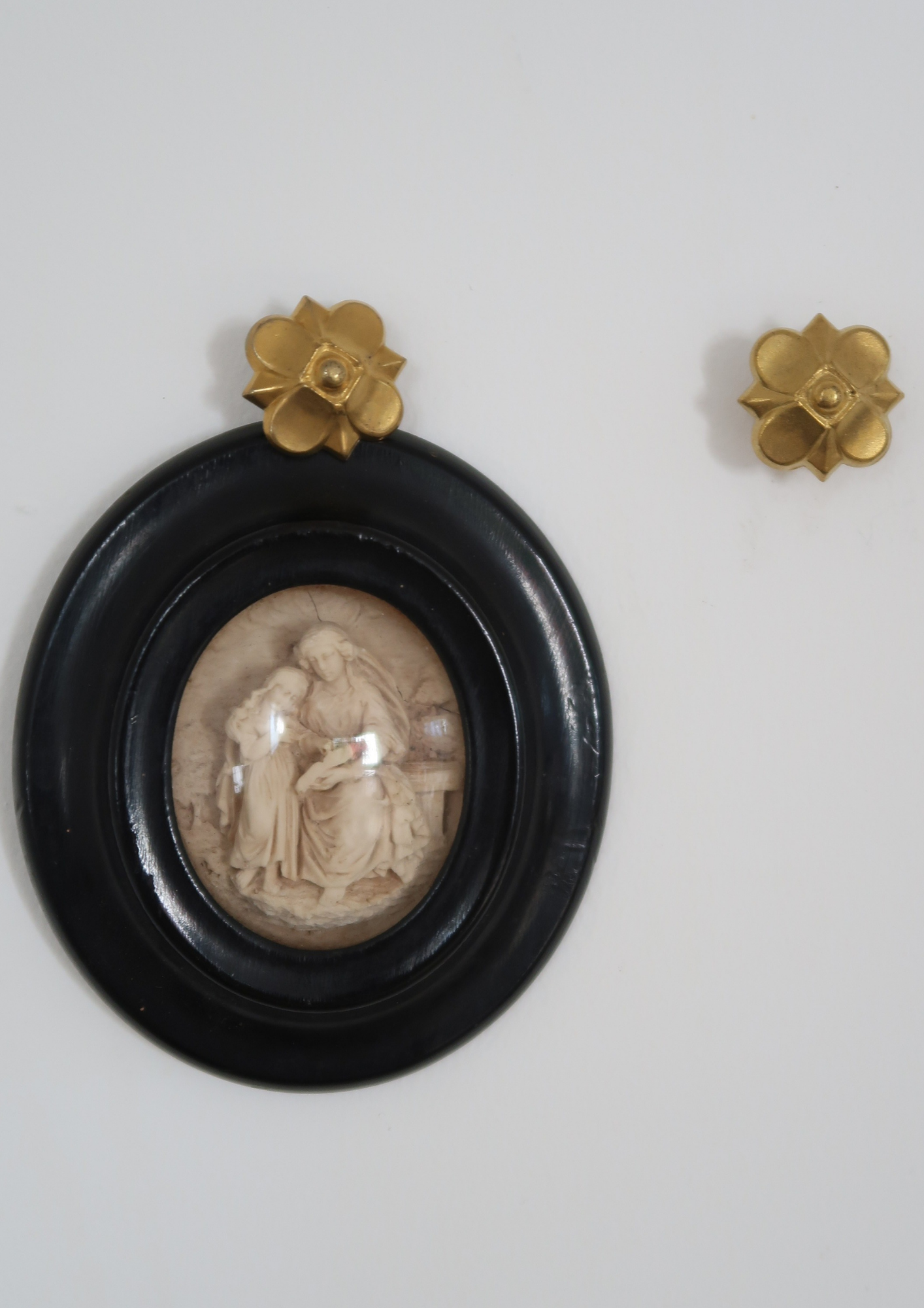 Ancien reliquaire sculpté et cadre Napoléon