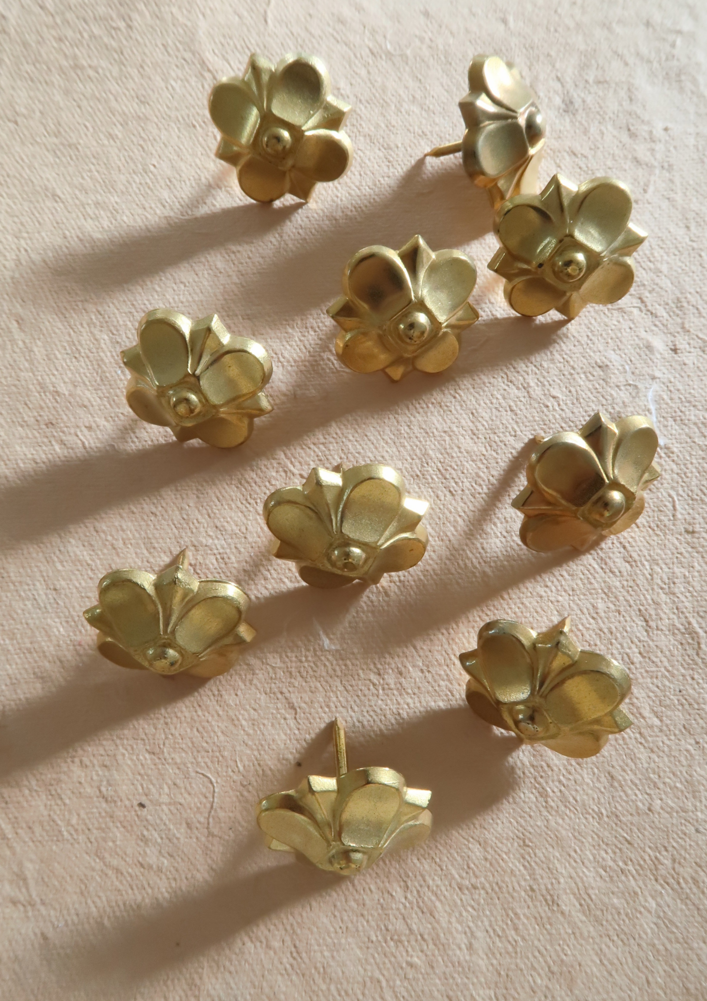 Petit clous fleurs à tapissier (lot de 10)