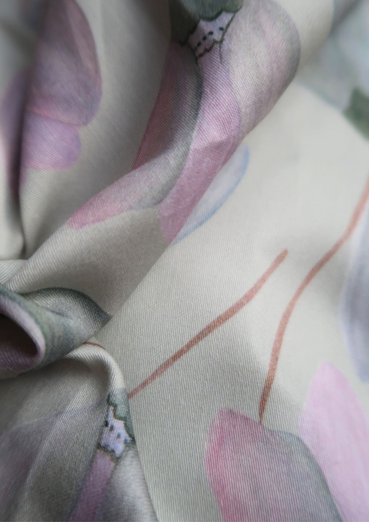 Tissu satin de coton Tulipes fond vert sauge
