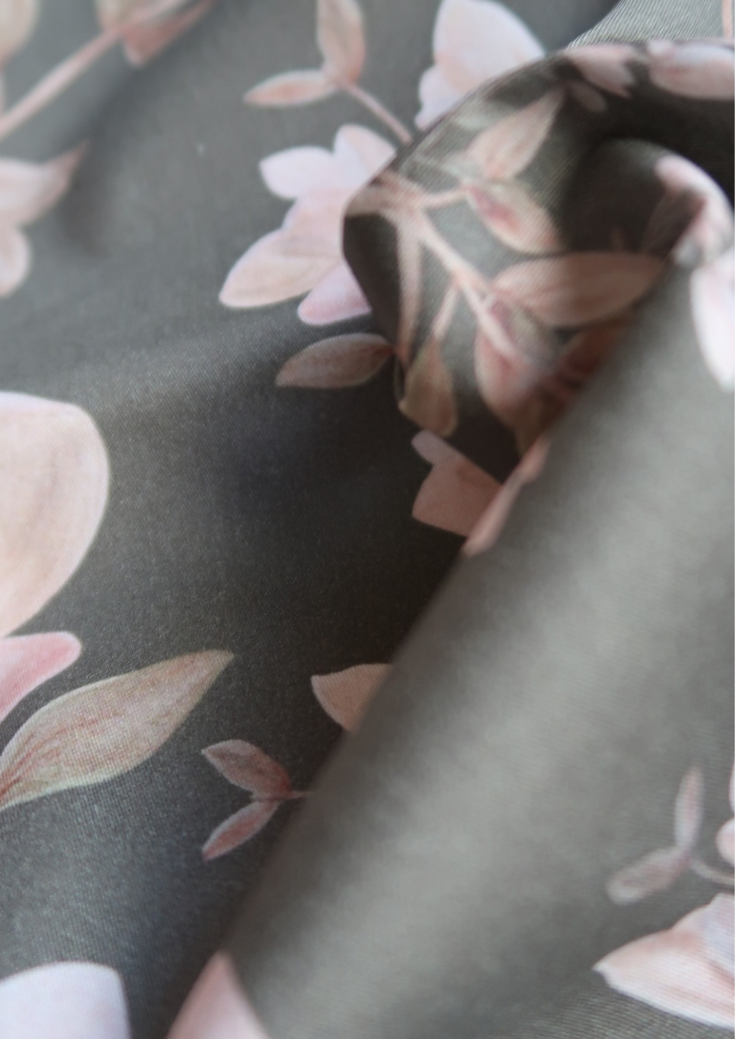 Tissu coton Magnolias fond kaki