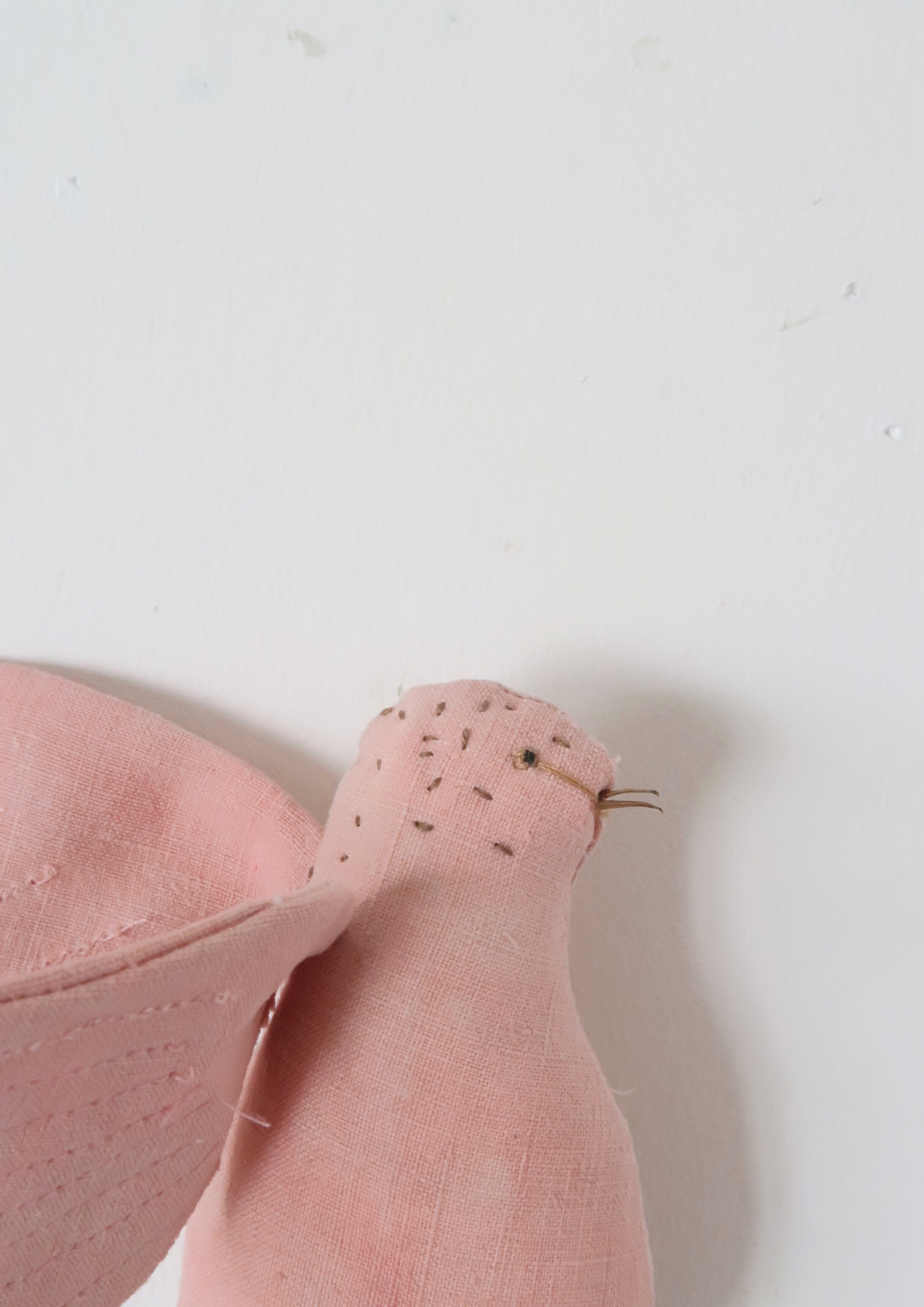 Petit oiseau rose garance