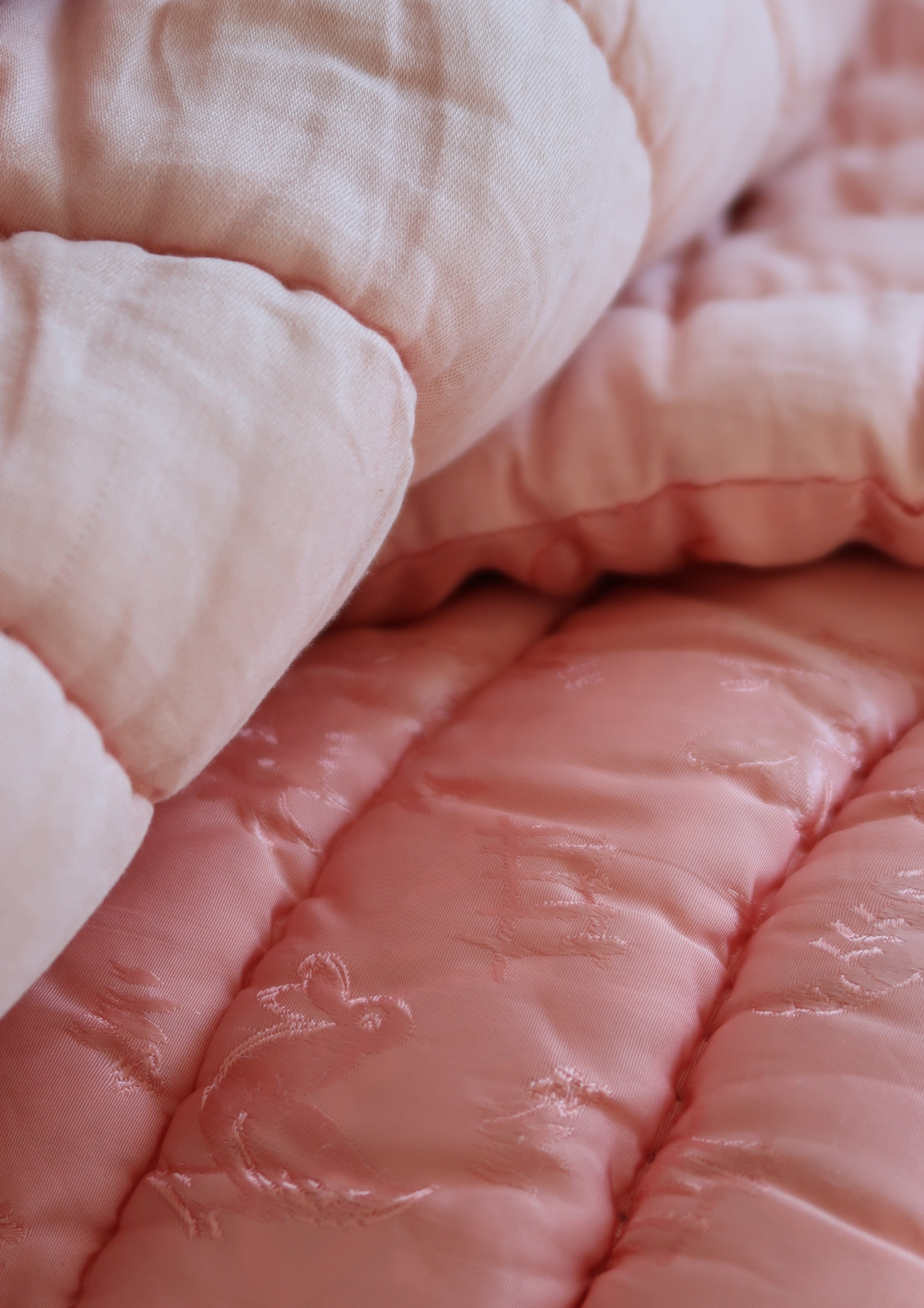 Ancien édredon couvre-lit matelassé