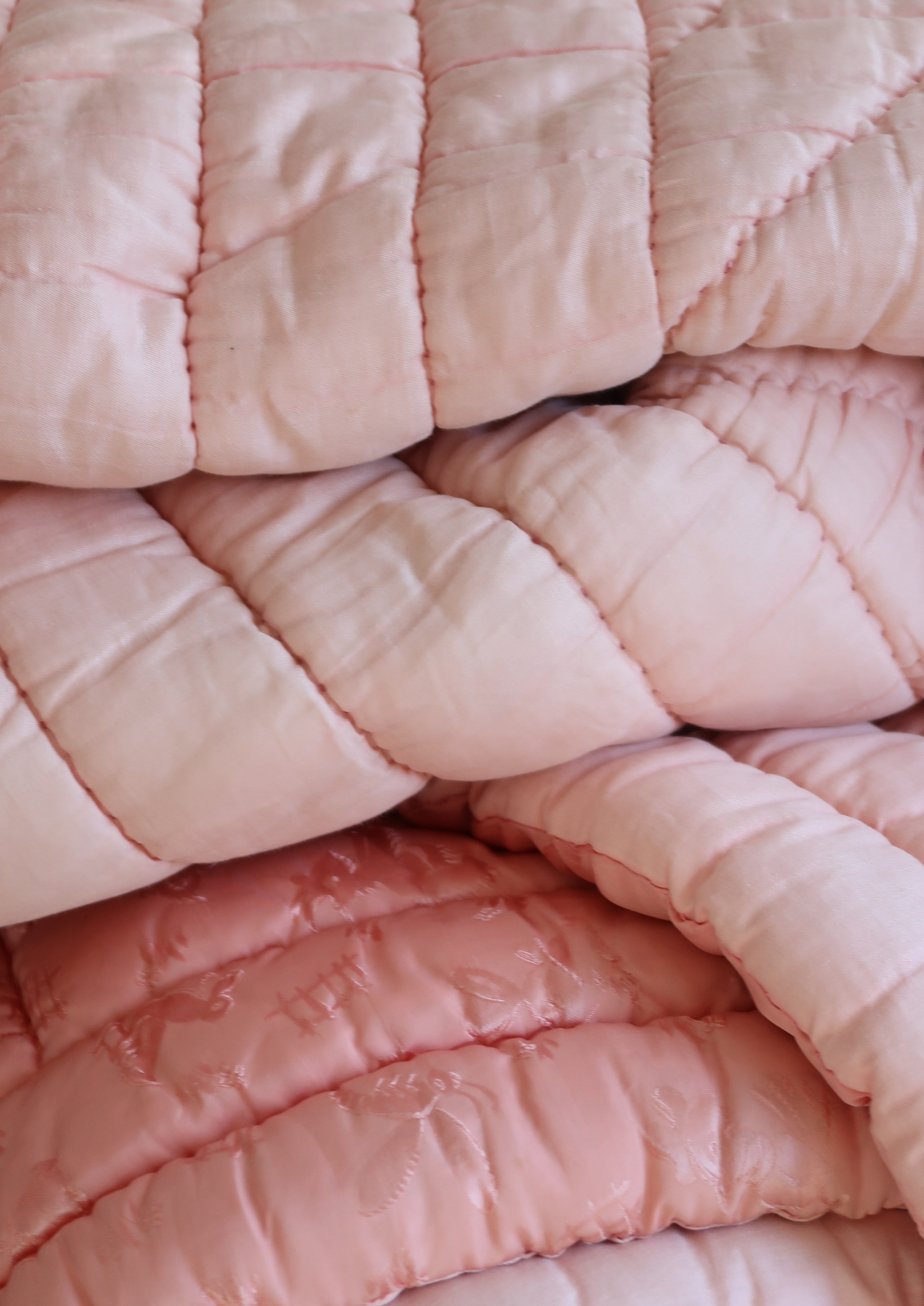 Ancien édredon couvre-lit matelassé