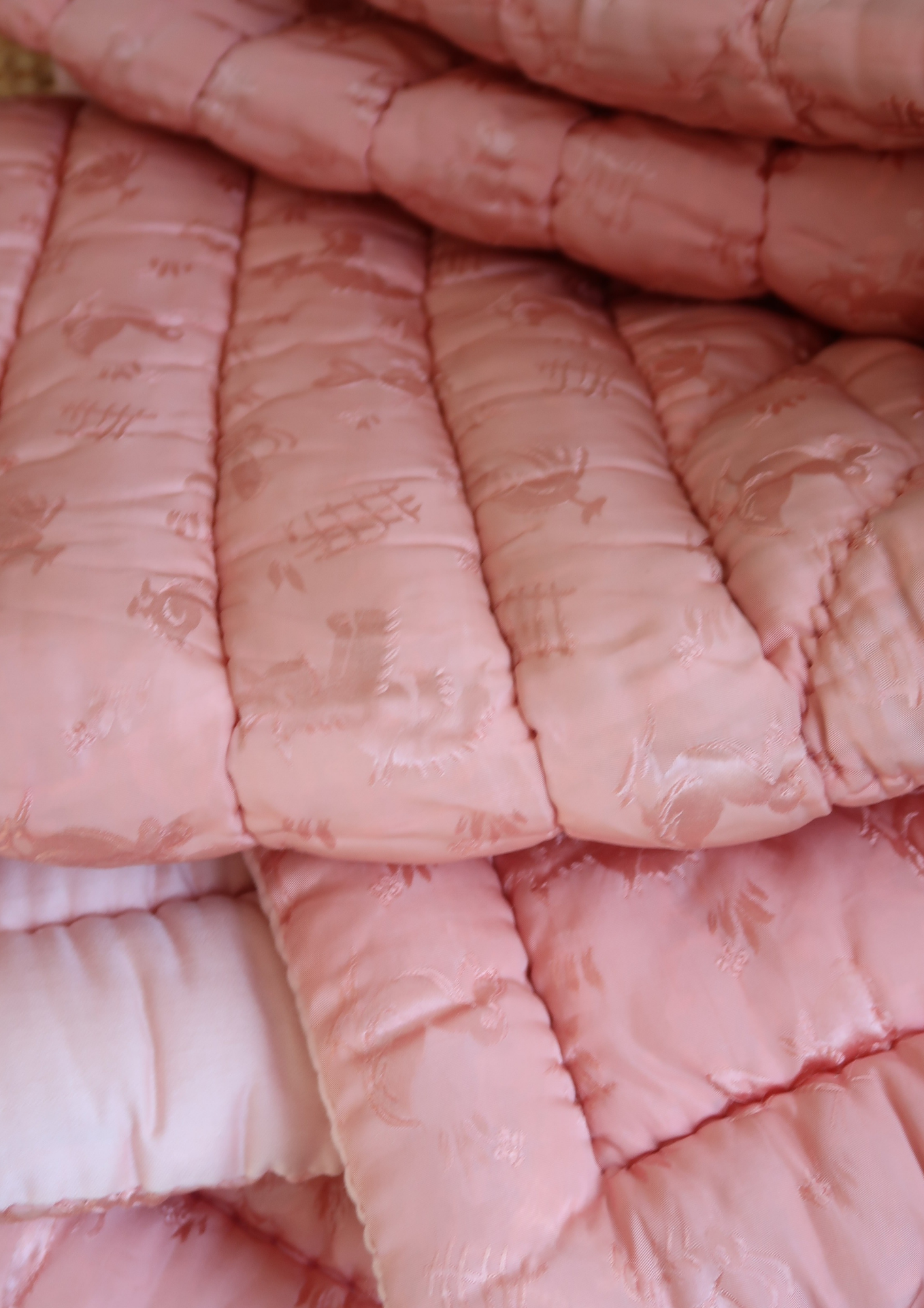 Ancien édredon couvre-lit matelassé