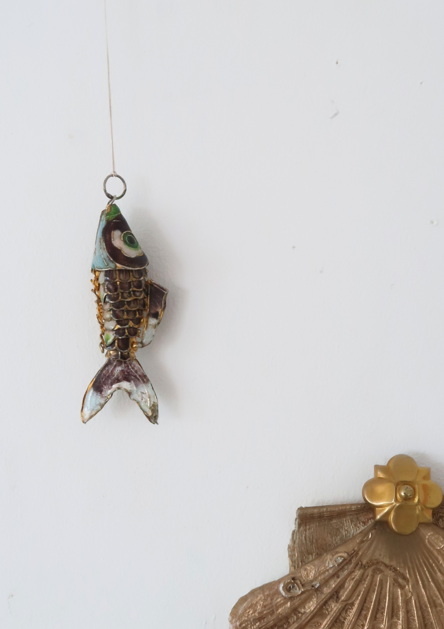 Bijou ancien Poisson articulé émaillé