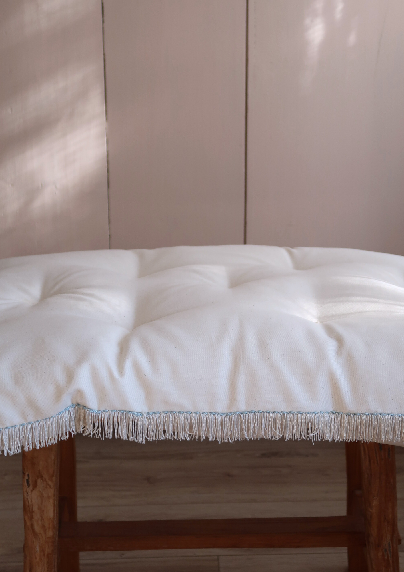 Grand coussin capitonné naturel 1m05