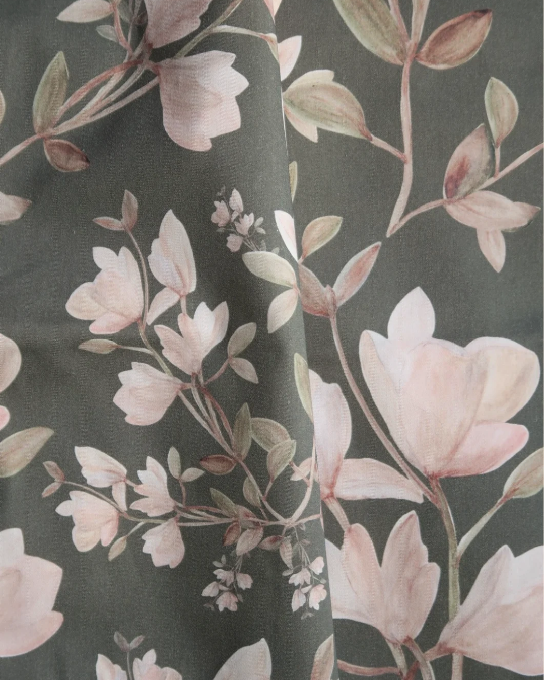 Tissu coton Magnolias fond kaki