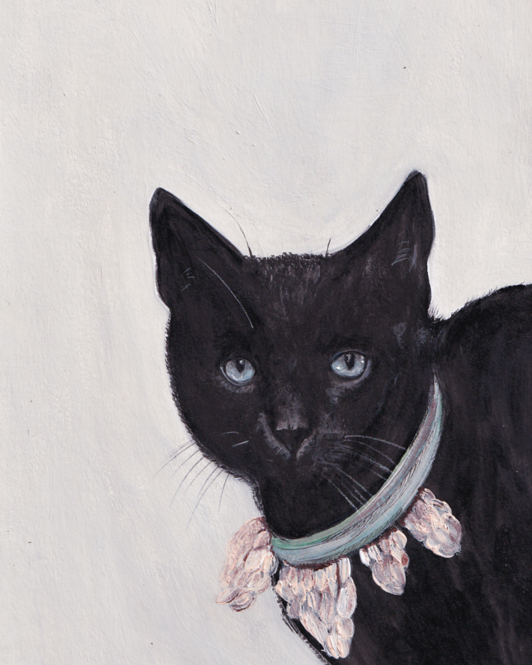 Chat noir et sa couronne de pommes de pin