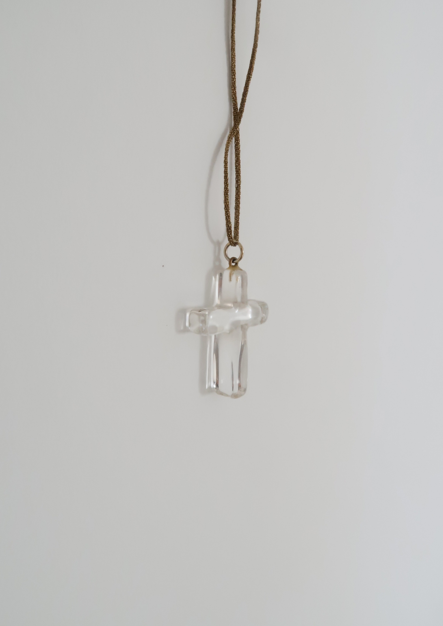 Croix ancienne en verre