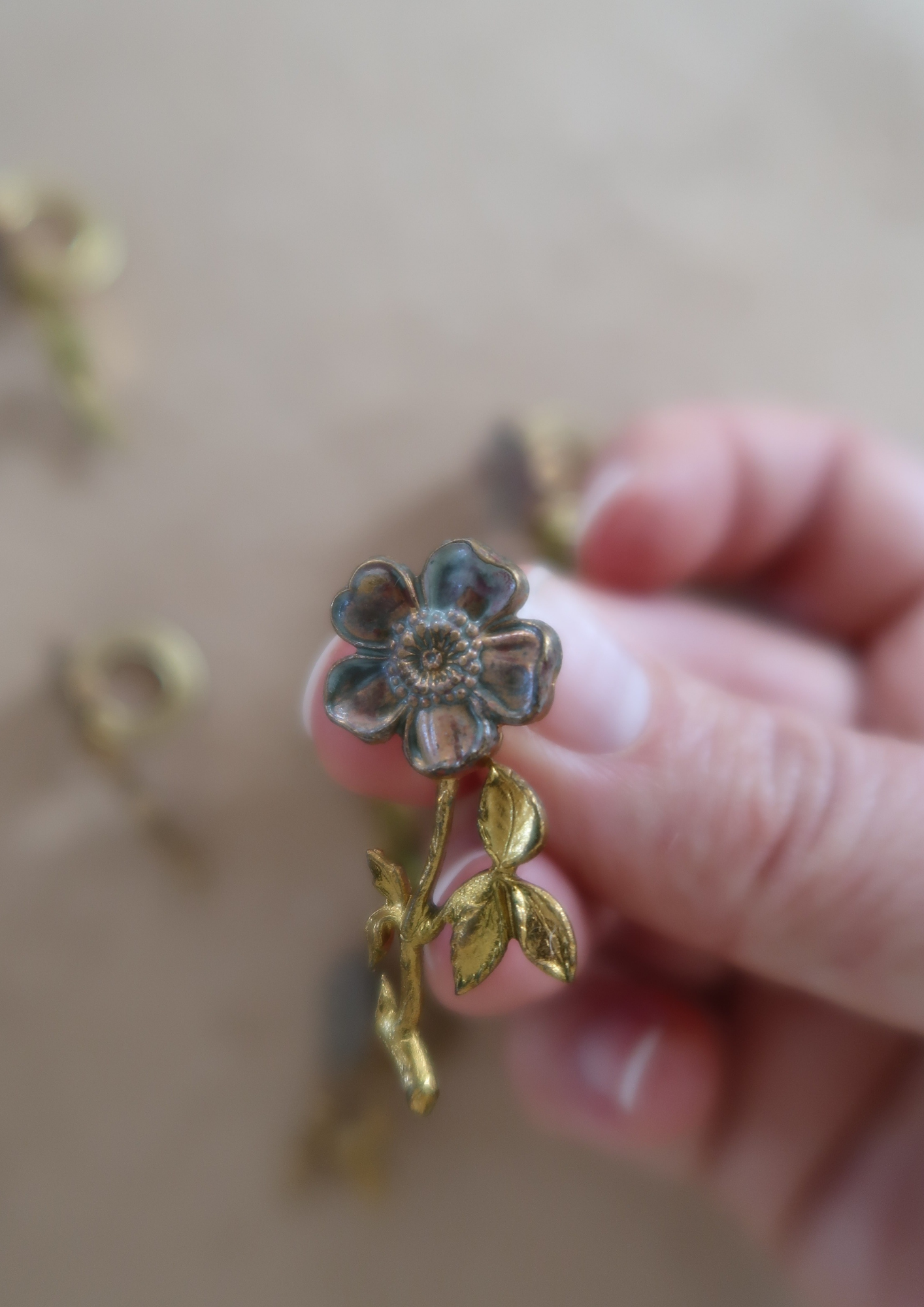 Petites fleurs en laiton doré (lot de 6)