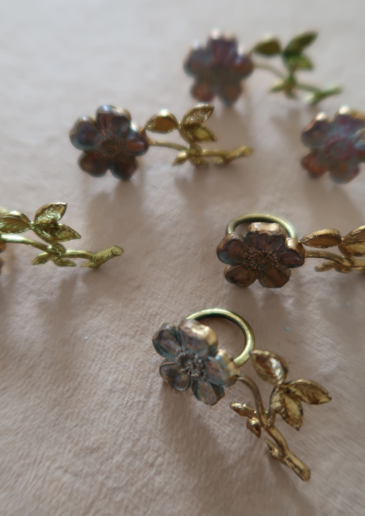 Petites fleurs en laiton doré (lot de 6)