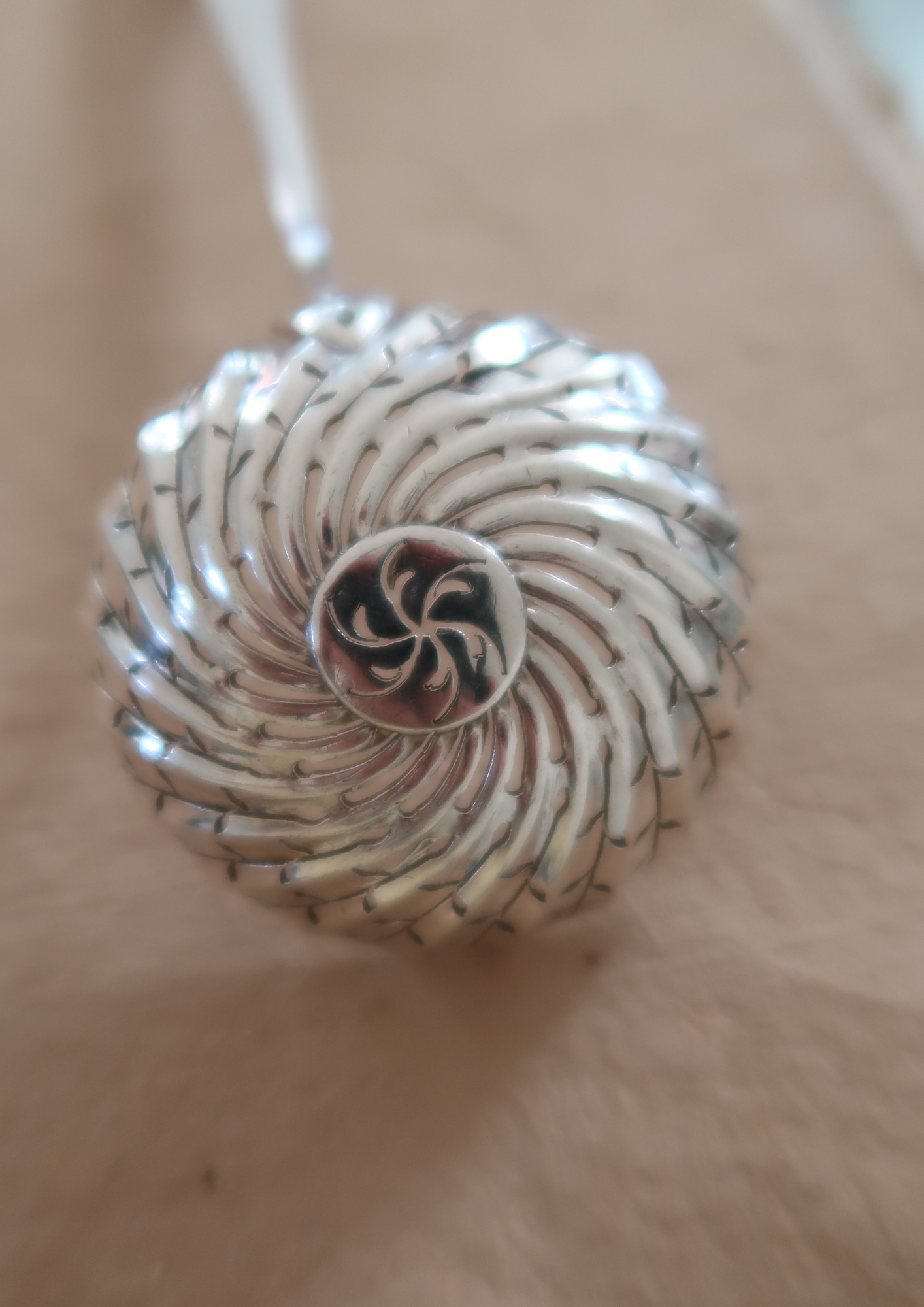 Ancienne cuillère à saupoudrer en argent