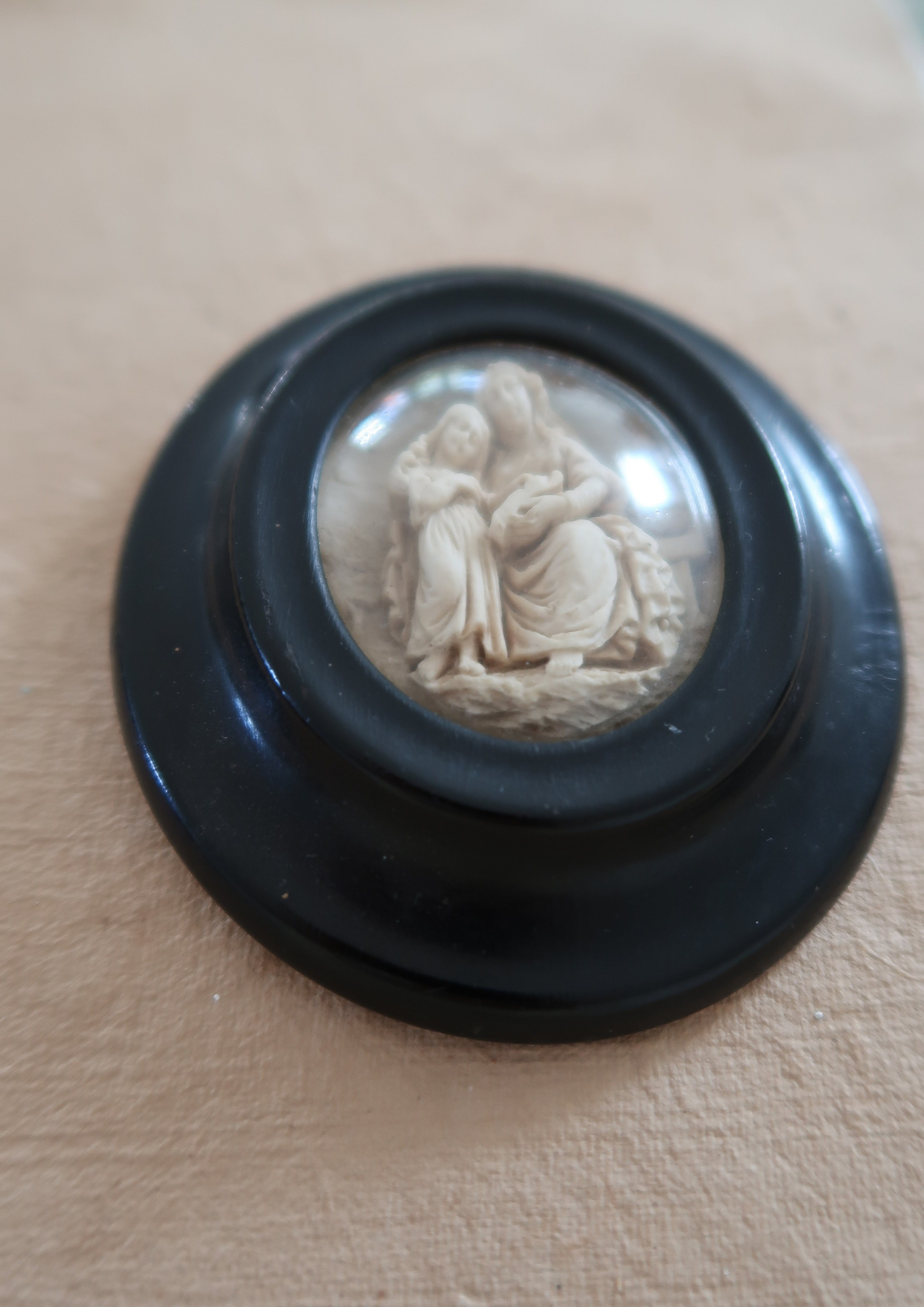 Ancien reliquaire sculpté et cadre Napoléon