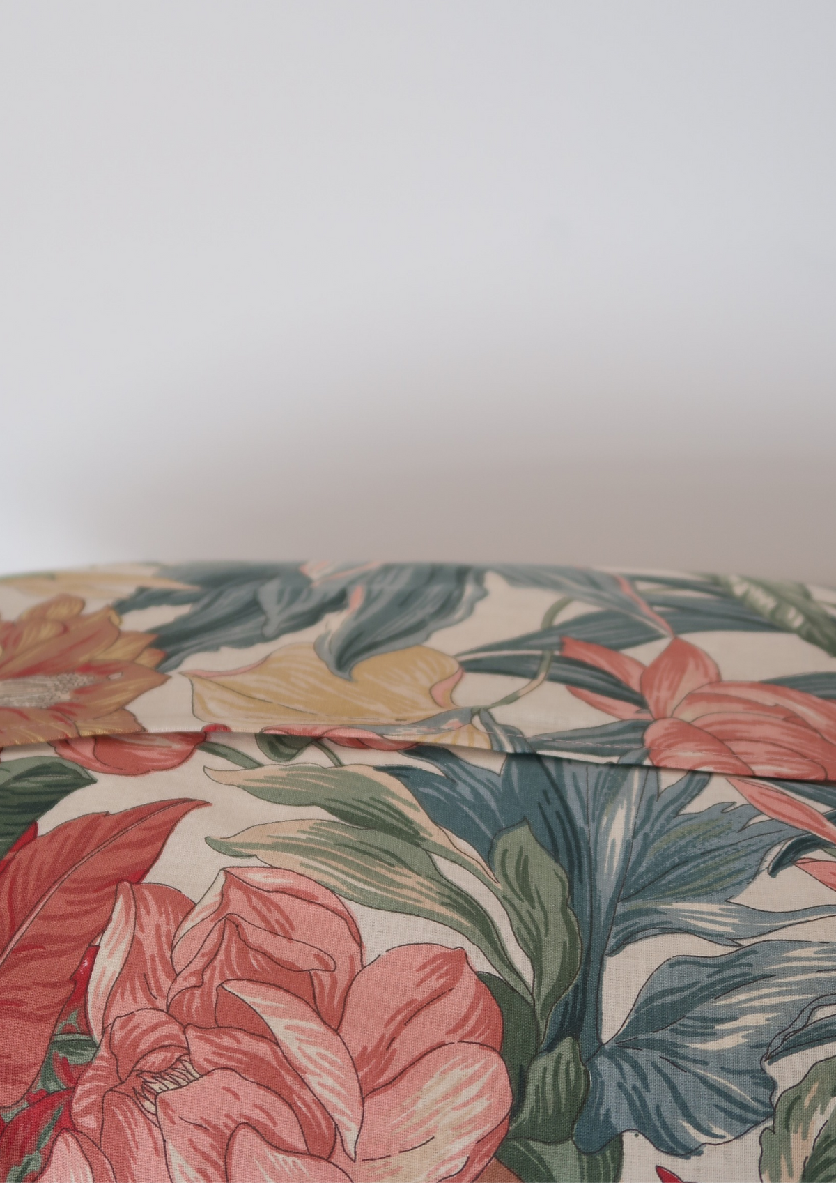 Coussin vintage Fleurs généreuses