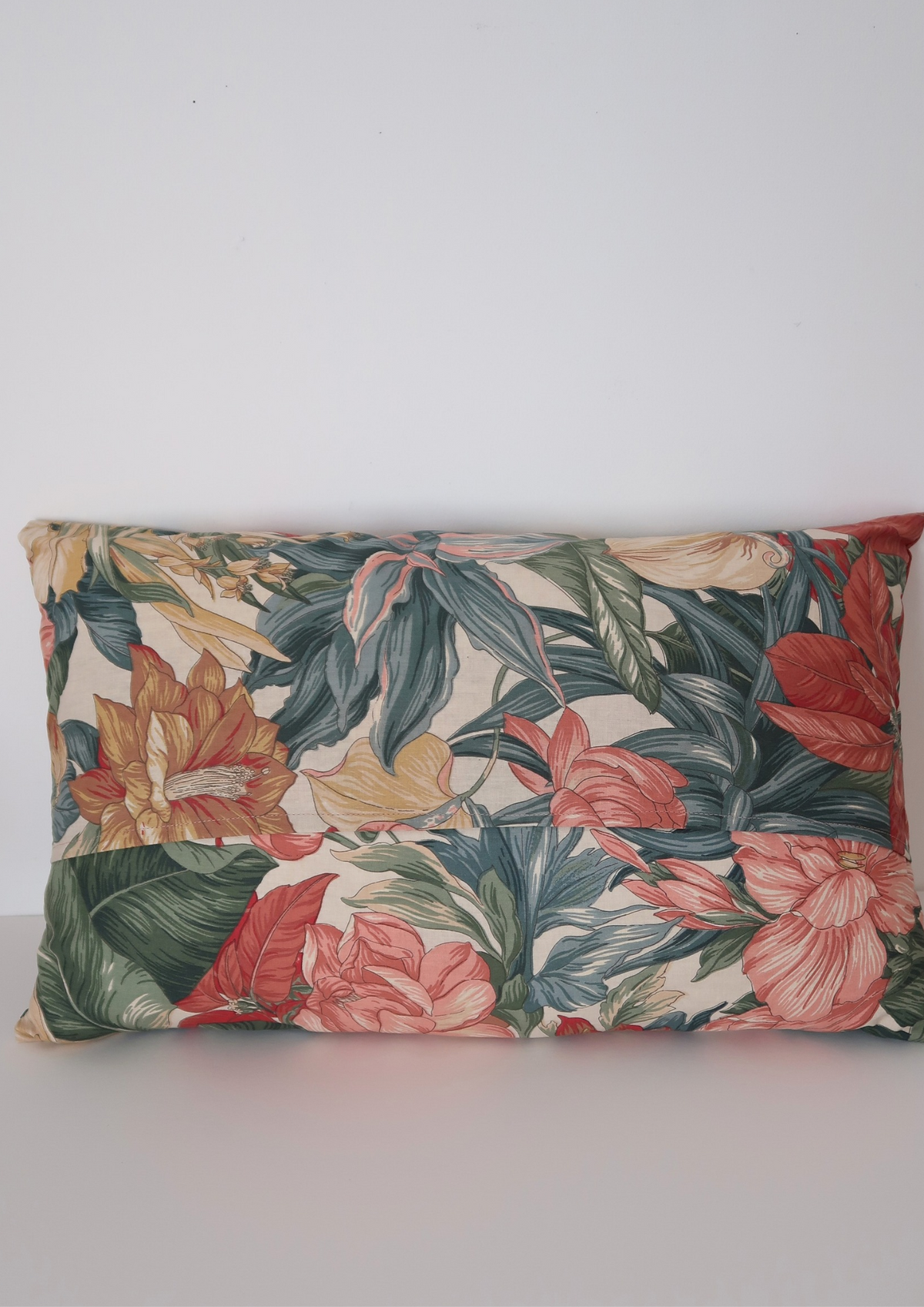 Coussin vintage Fleurs généreuses