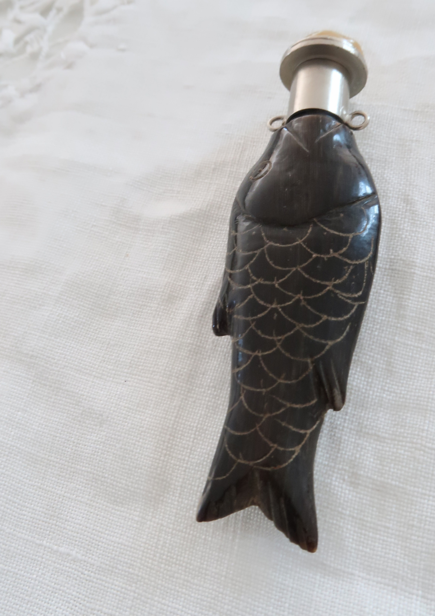 Ancien flacon de parfum Poisson