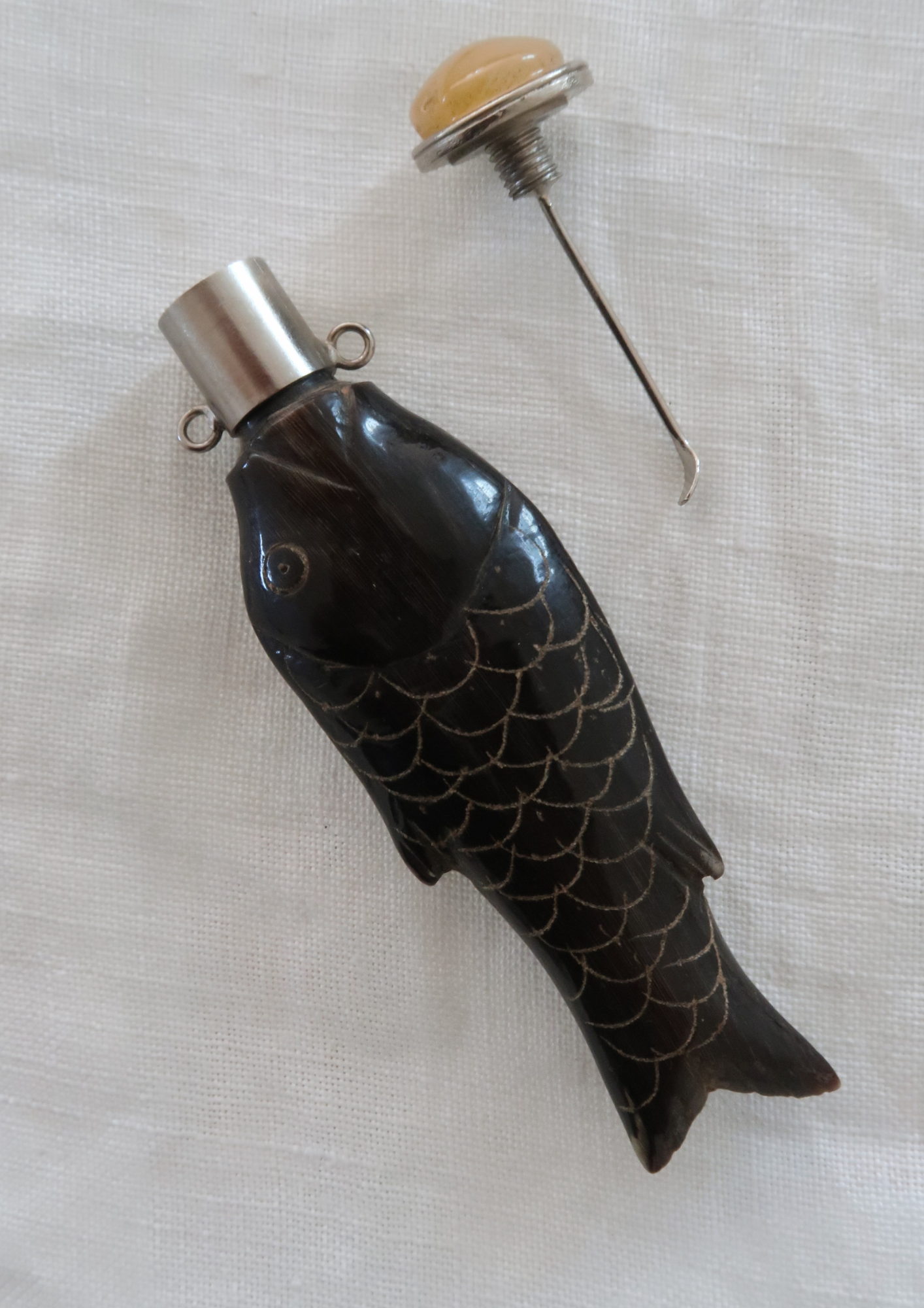 Ancien flacon de parfum Poisson