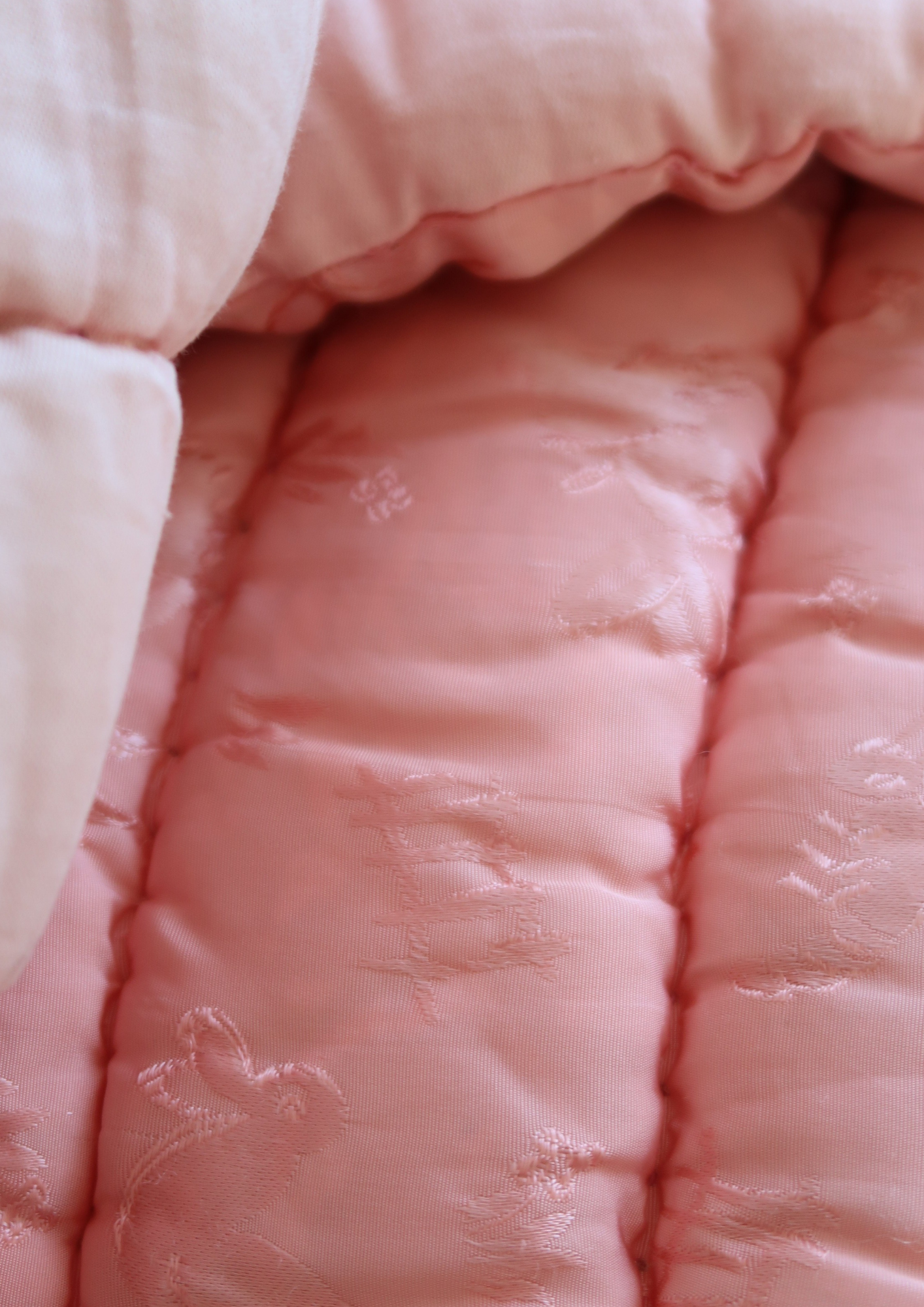 Ancien édredon couvre-lit matelassé