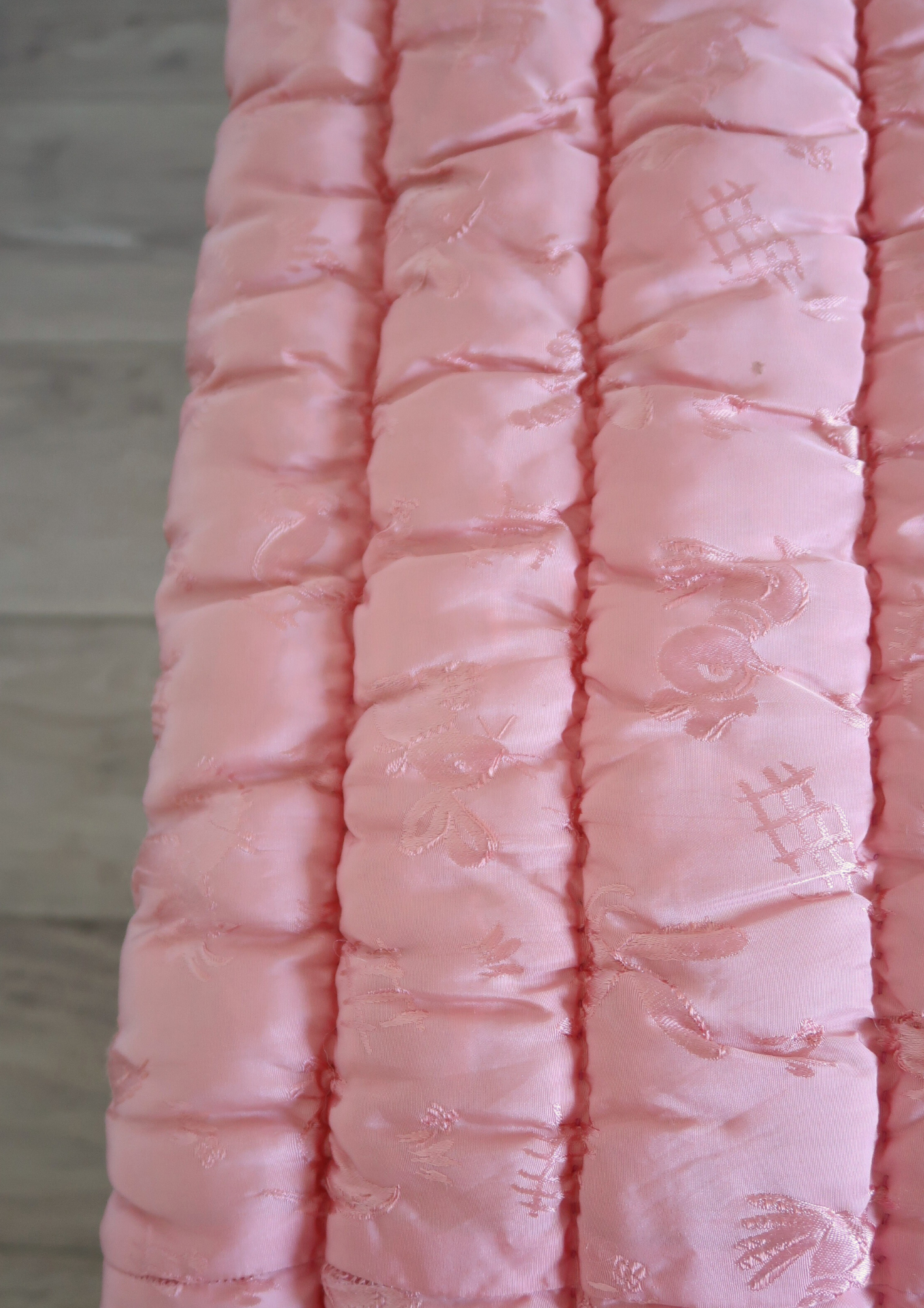 Ancien édredon couvre-lit matelassé