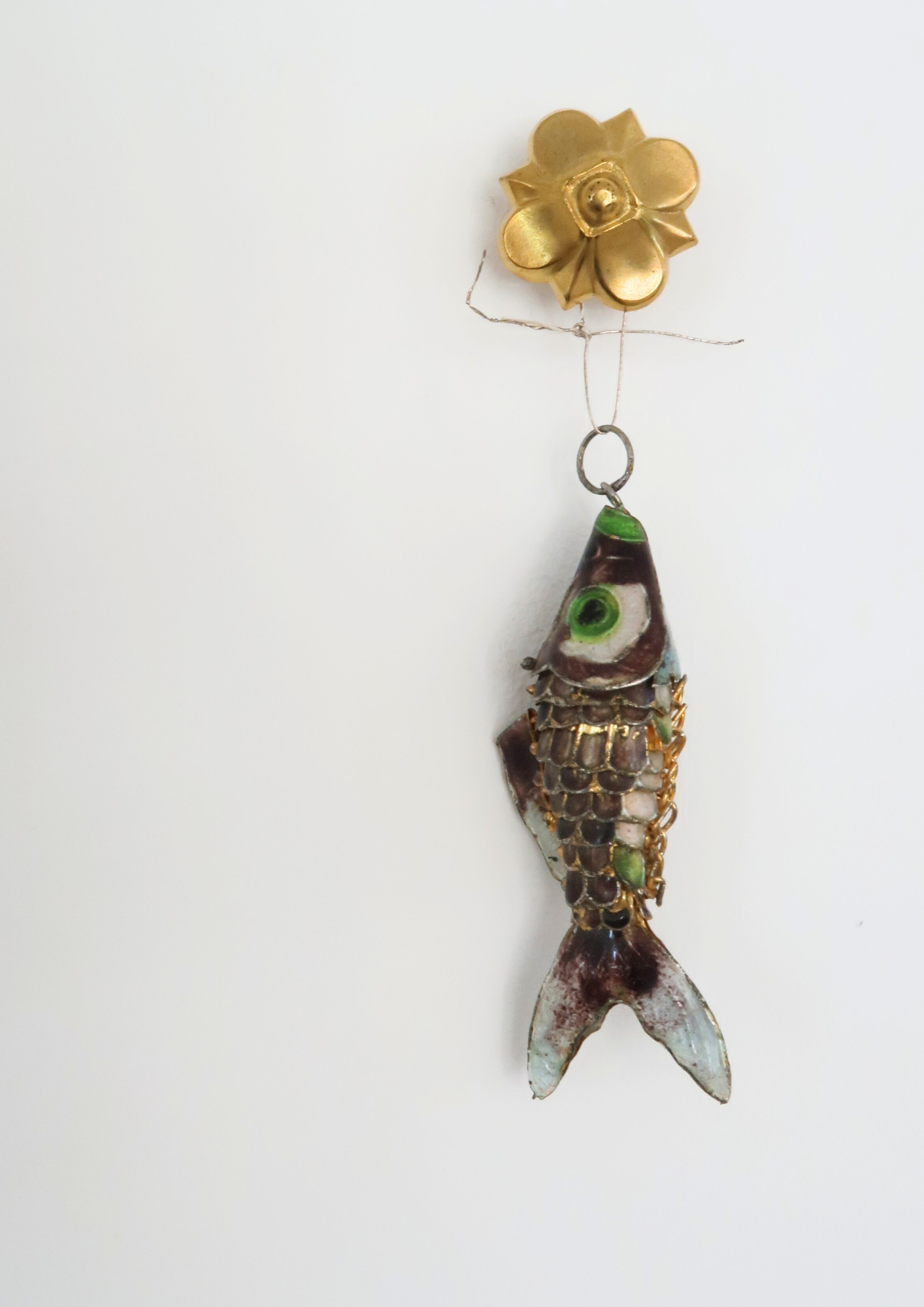 Bijou ancien Poisson articulé émaillé