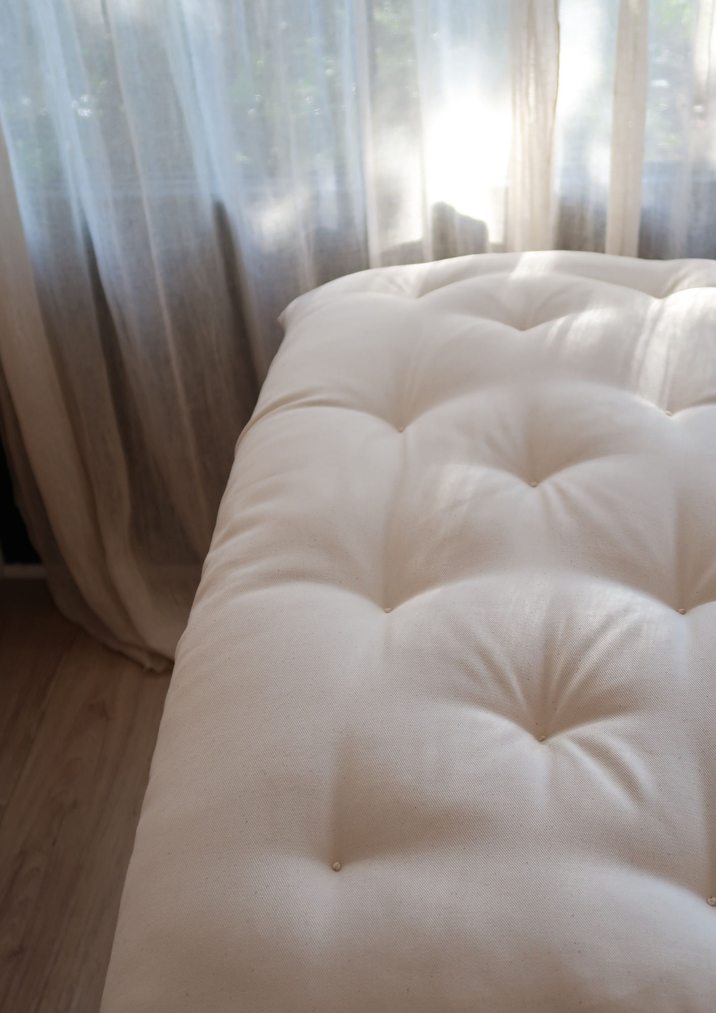 Grand coussin capitonné naturel 1m05